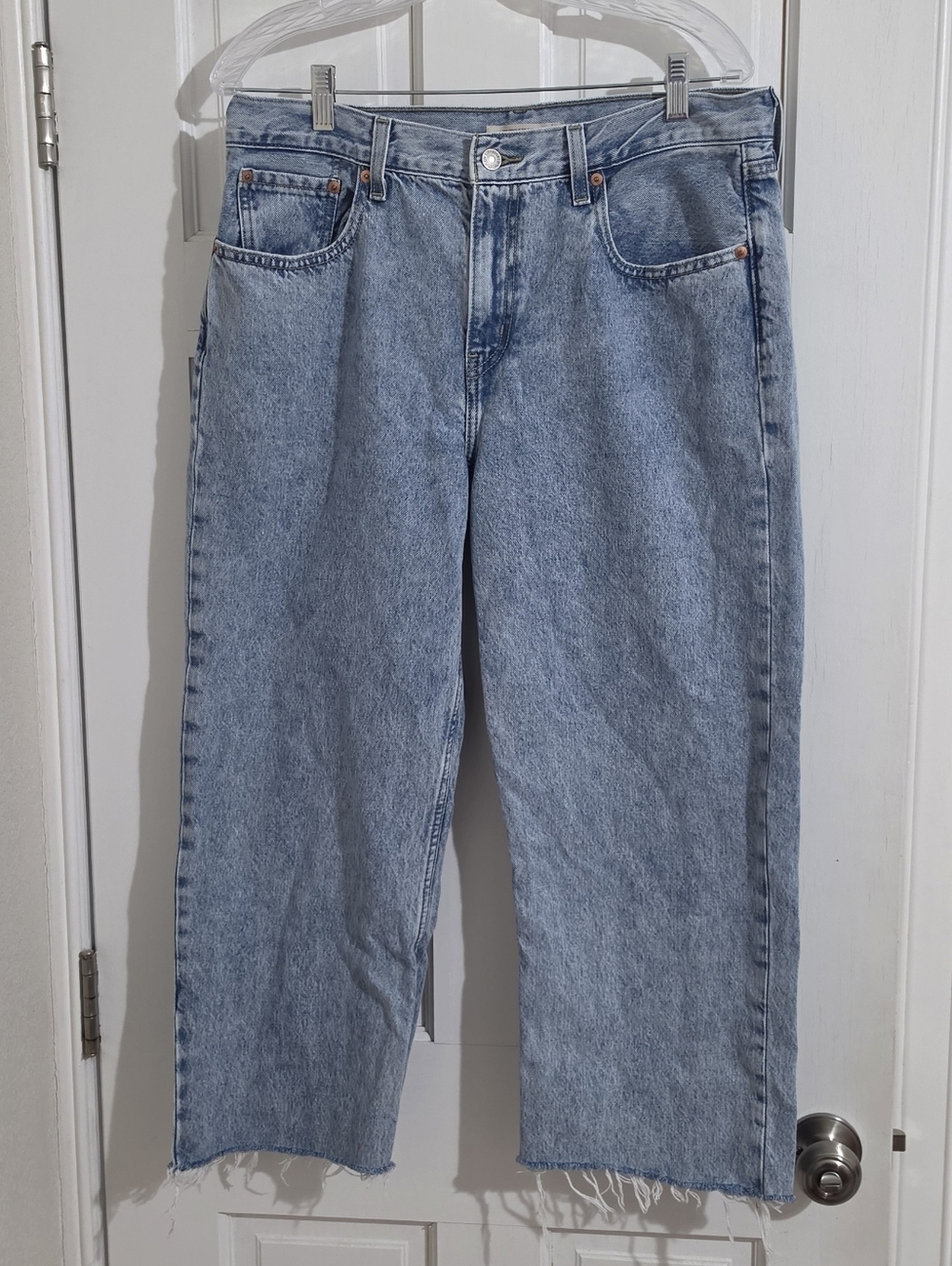 Levi's Women Light Blue Raw Hem Cropped Jeans Size 31